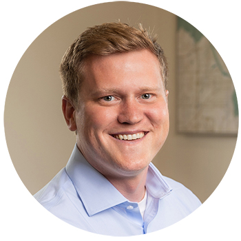 derek groth headshot web circle 350